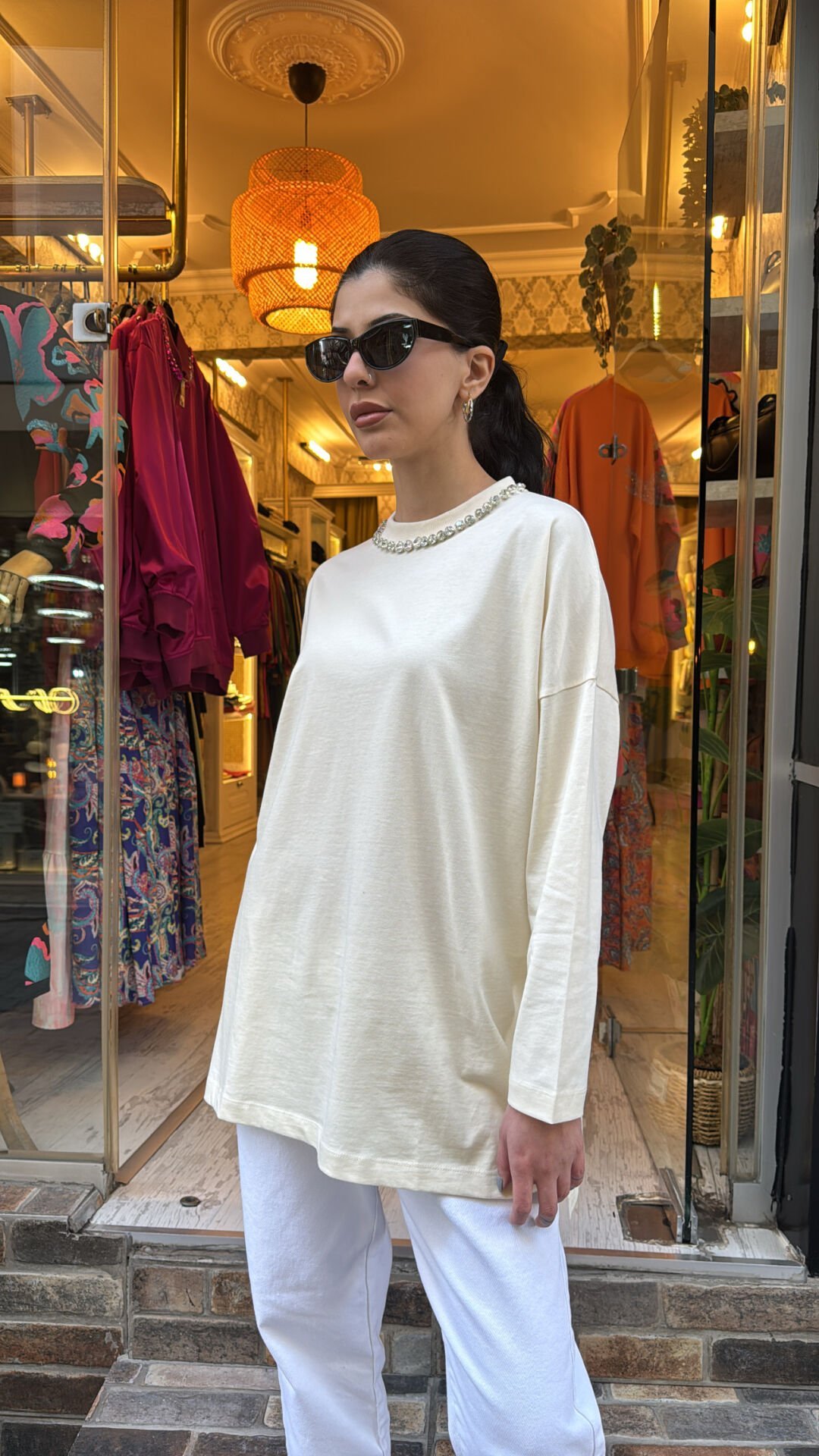 4737 Yakası Taşlı Sweat - Krem