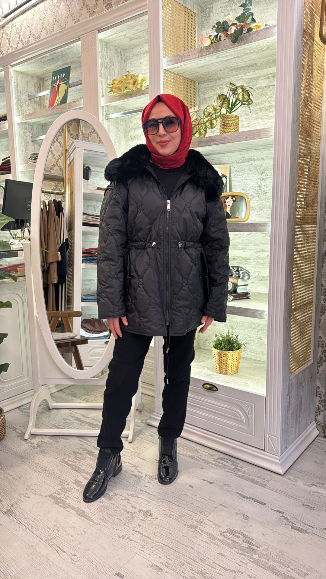 37831 Yakası Peluş Kapitone Mont - Siyah