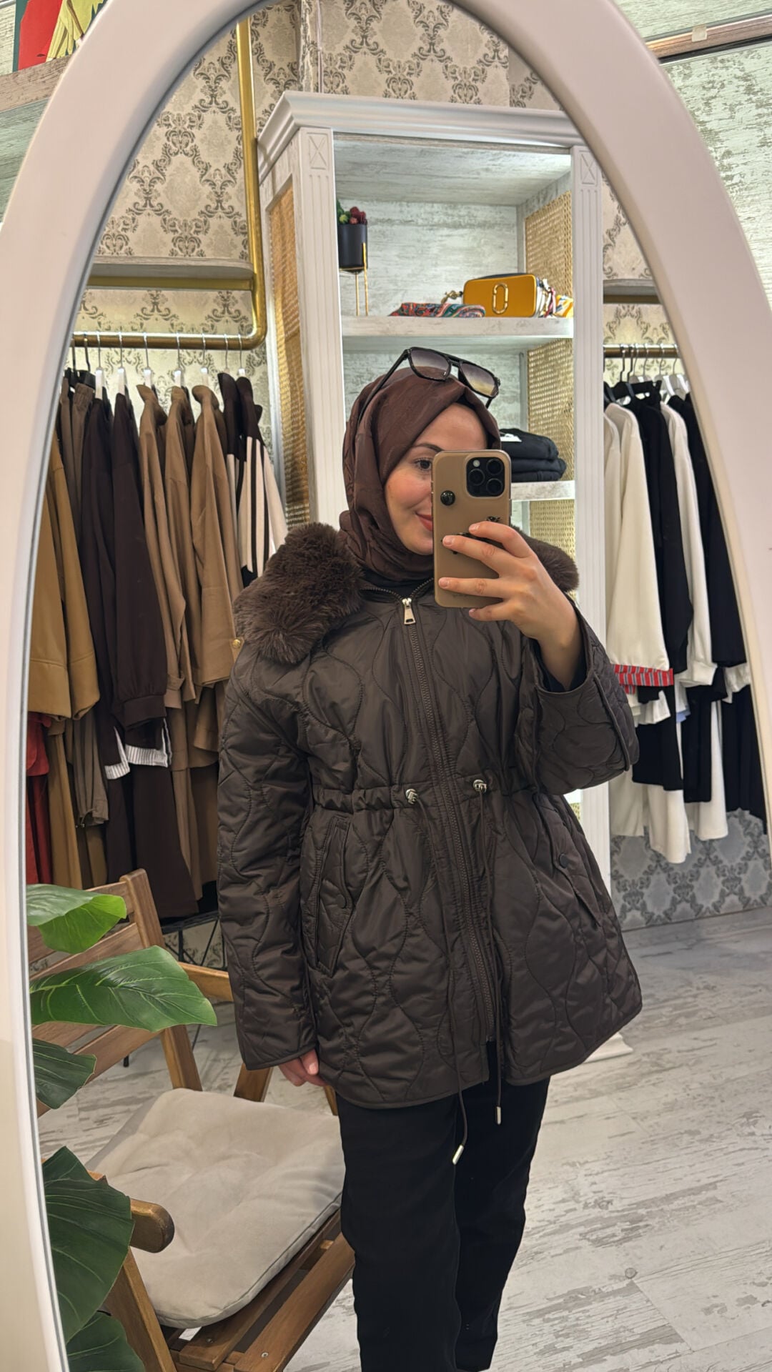 37831 Yakası Peluş Kapitone Mont - Kahverengi