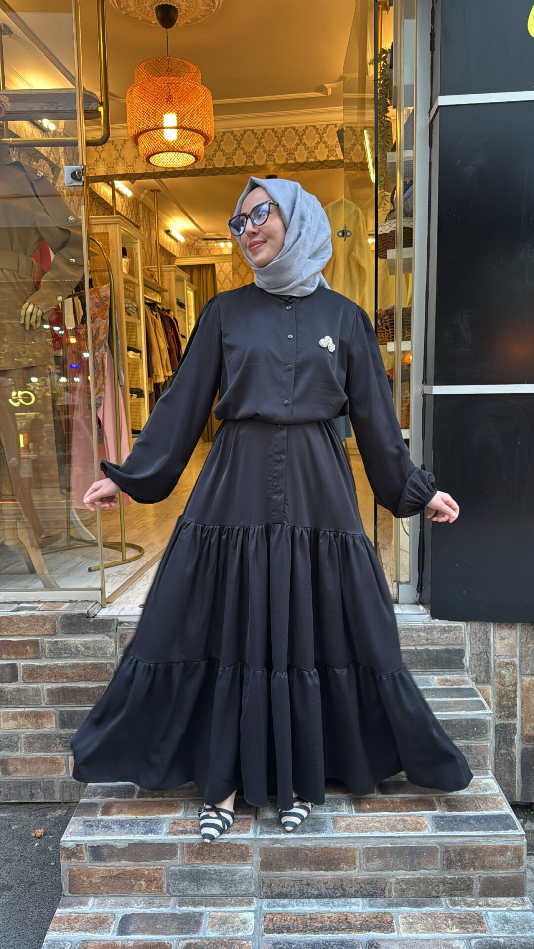 1669 Broşlu Elbise - Siyah